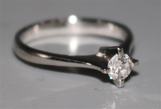 A 14ct white gold and solitaire diamond ring, size K.